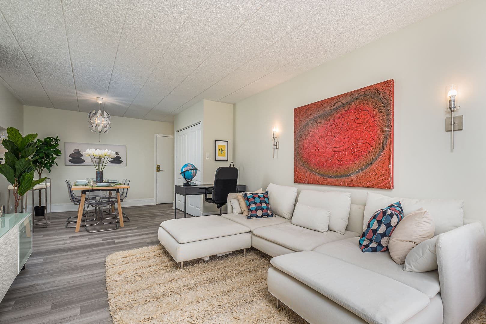 Chicago Apartment: 606 - 637 E Woodland Park Ave