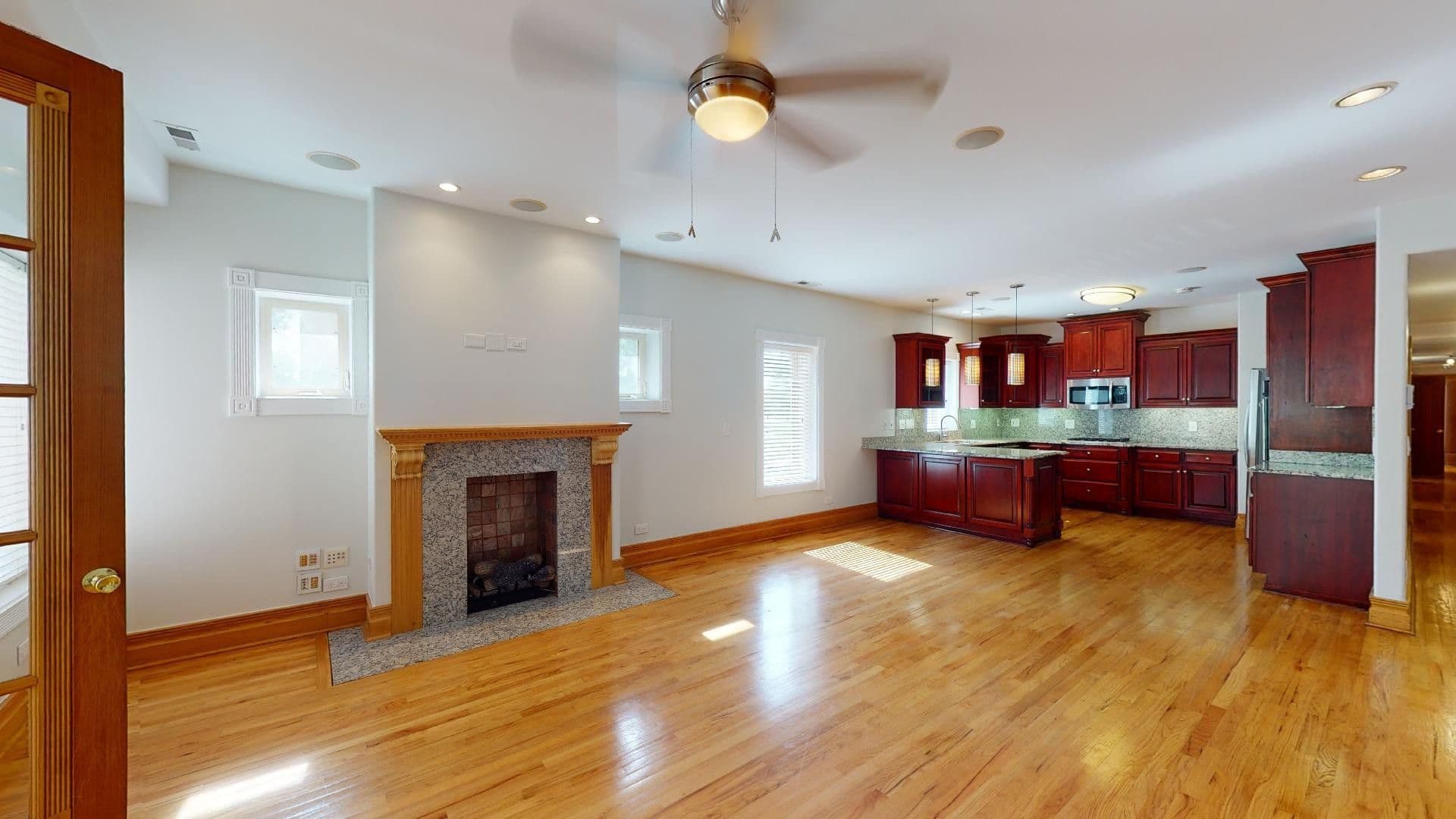 Chicago Apartment: 4954-58 S King Drive