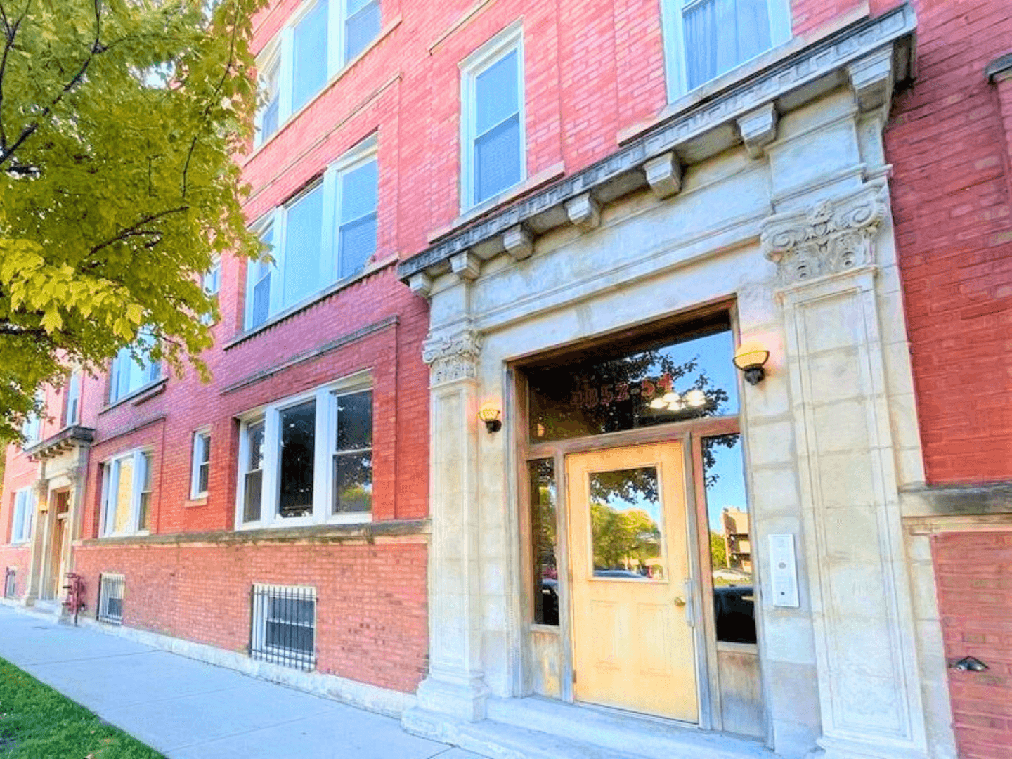 Chicago Apartment: Indiana Ave 4852-58 118-124