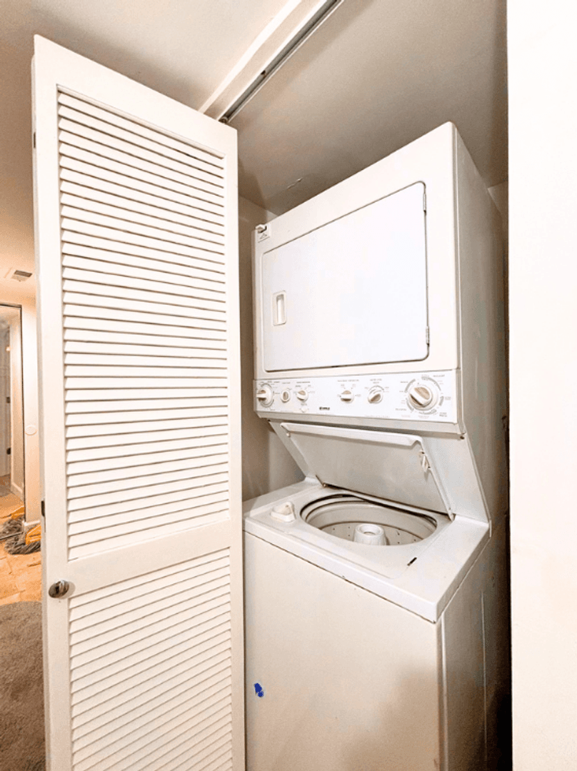 Chicago Apartment: Indiana Ave 4852-58 118-124