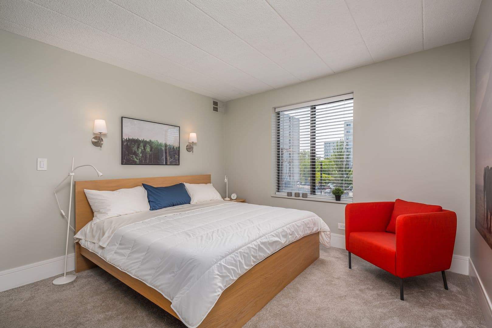 Chicago Apartment: 606 - 637 E Woodland Park Ave