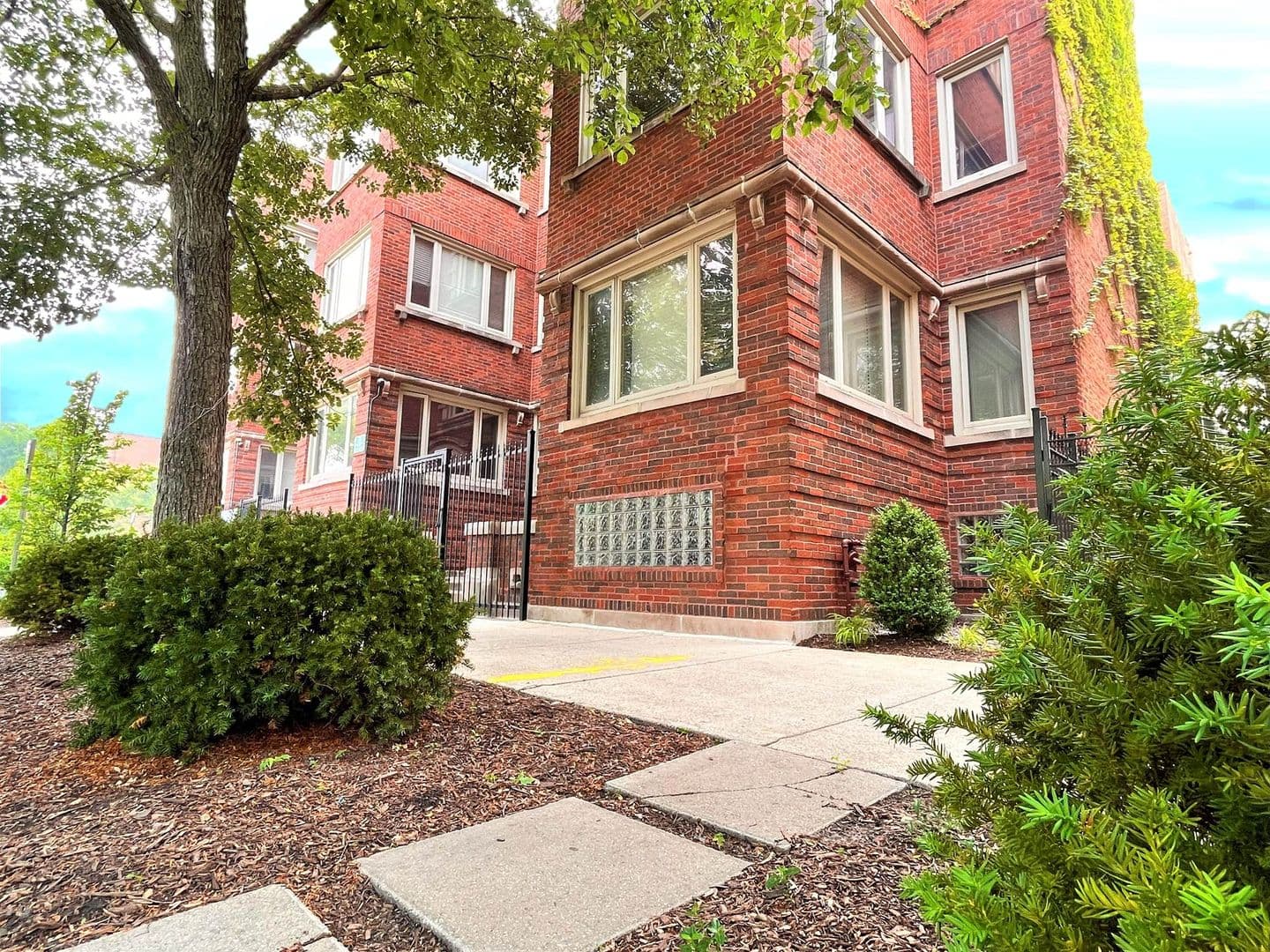 Chicago Apartment: 4954-58 S King Drive