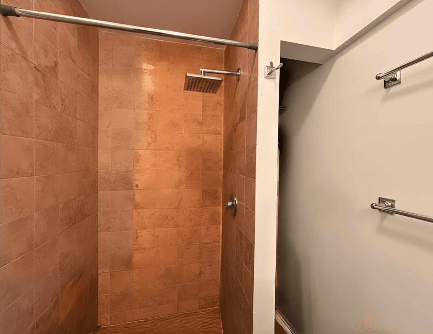 Chicago Apartment: 405 E Oakwood Blvd