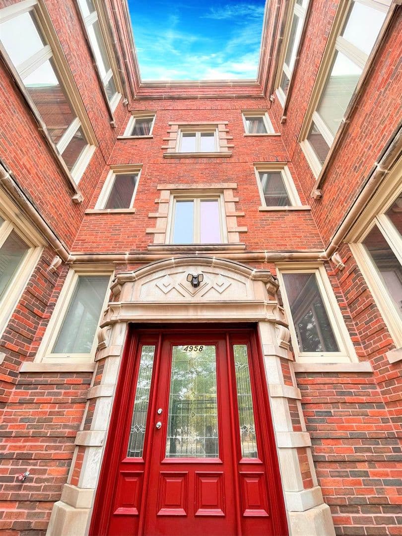 Chicago Apartment: 4954-58 S King Drive