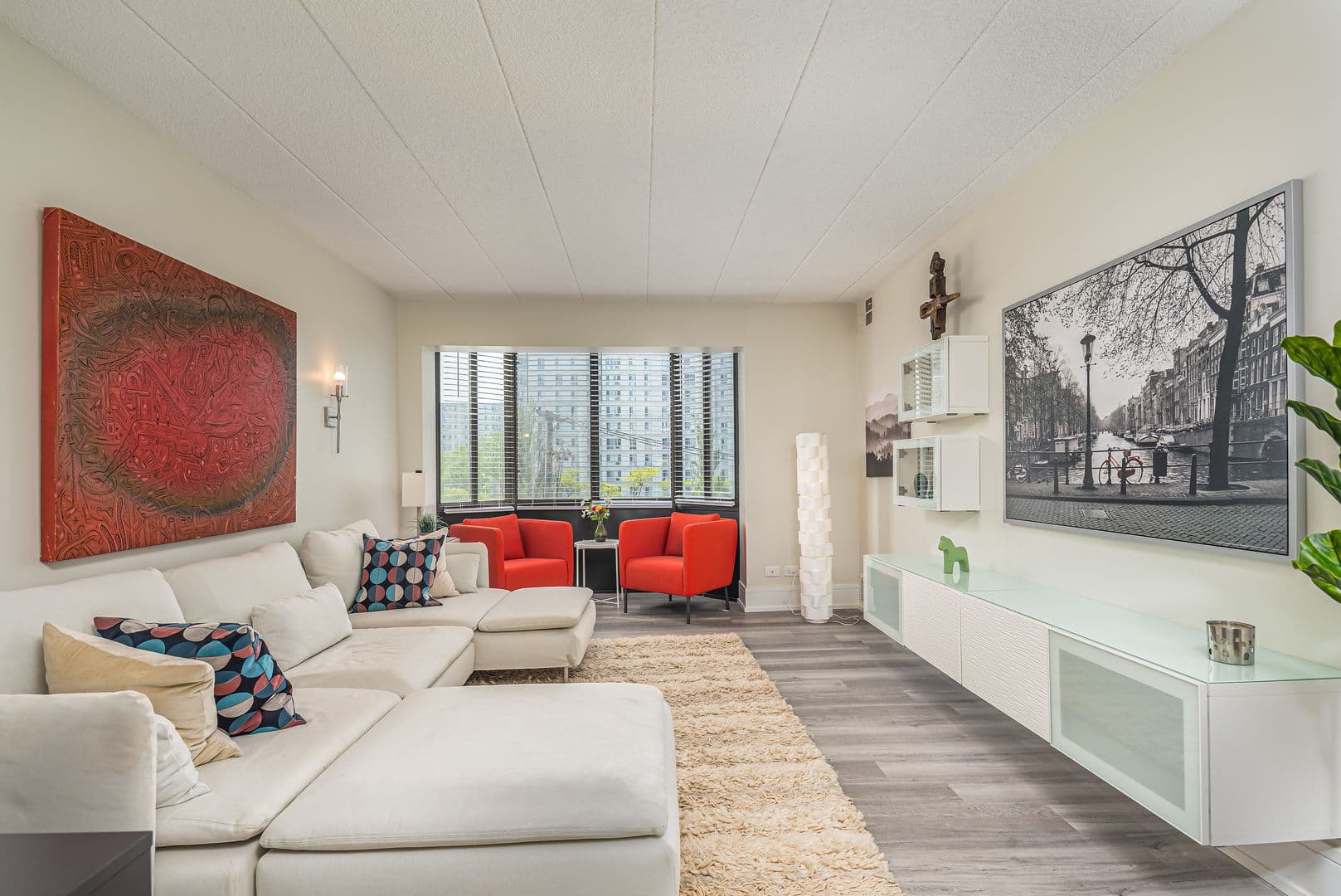 Chicago Apartment: 606 - 637 E Woodland Park Ave