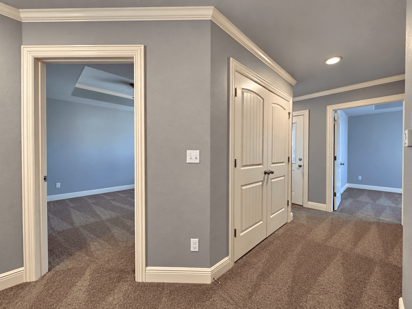 Fayetteville House: 1349 N Corsica Drive