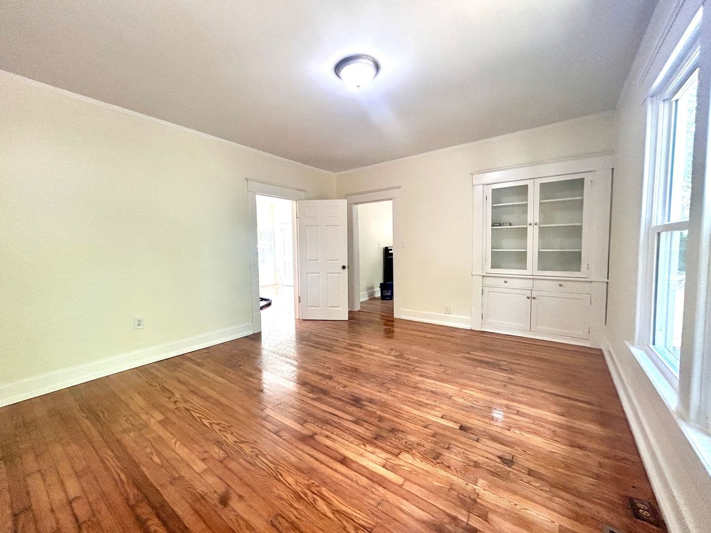 Fayetteville House: 1548 E Mission Blvd.