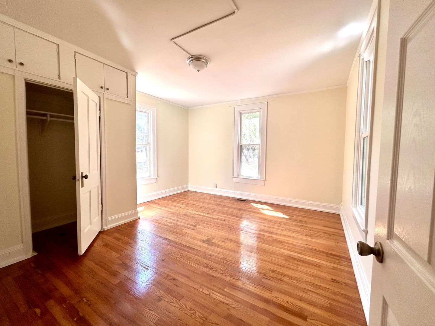 Fayetteville House: 1548 E Mission Blvd.