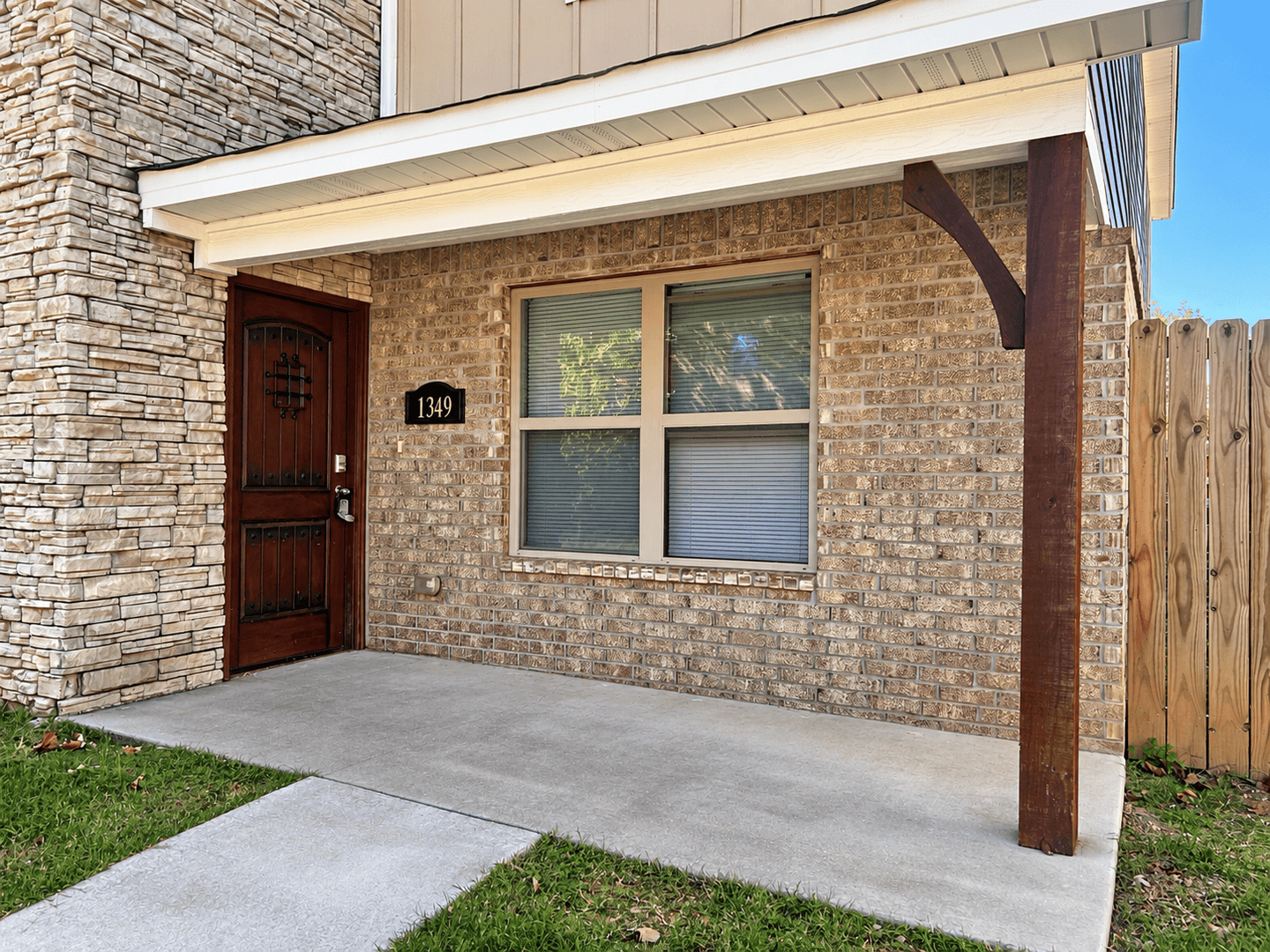 Fayetteville House: 1349 N Corsica Drive
