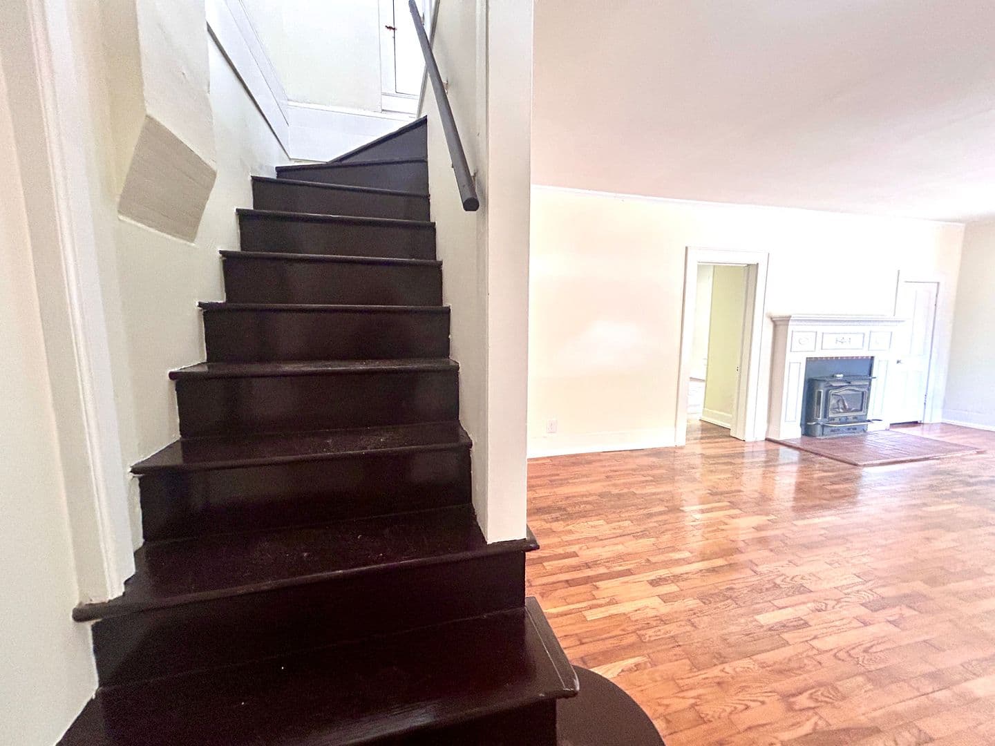 Fayetteville House: 1548 E Mission Blvd.
