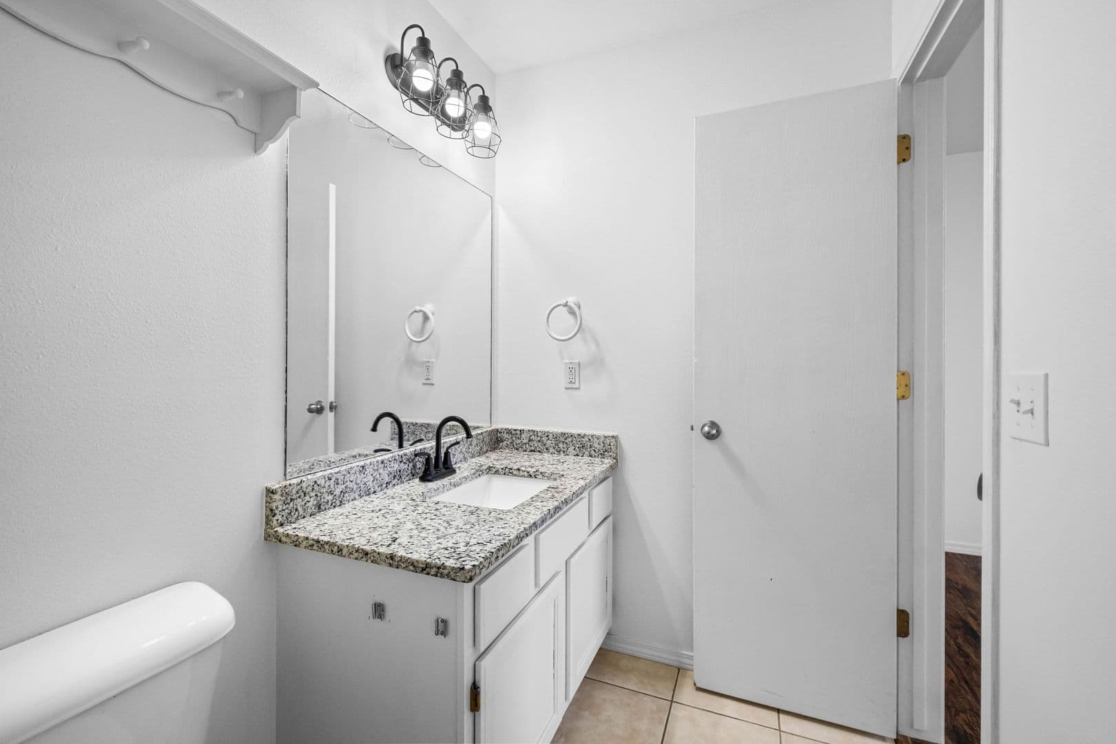 Bentonville House: 1206 Cresent Street