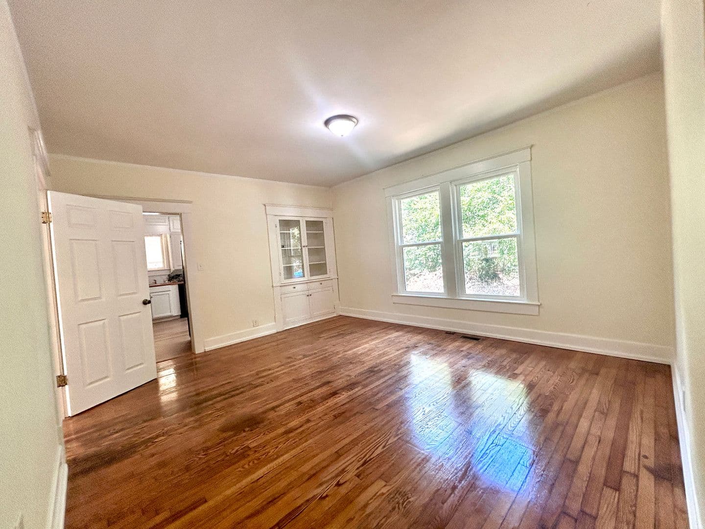 Fayetteville House: 1548 E Mission Blvd.