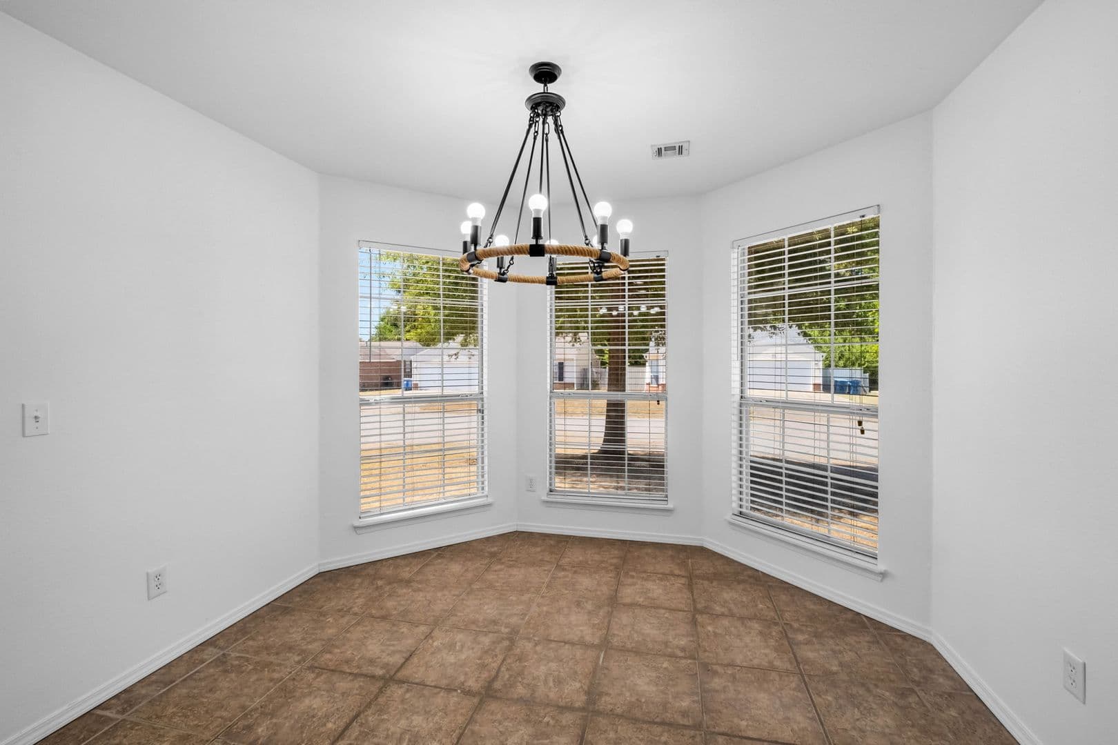 Bentonville House: 1206 Cresent Street