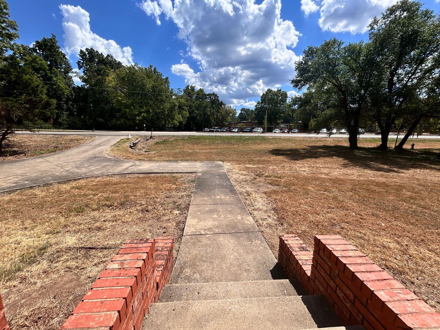 Fayetteville House: 1548 E Mission Blvd.