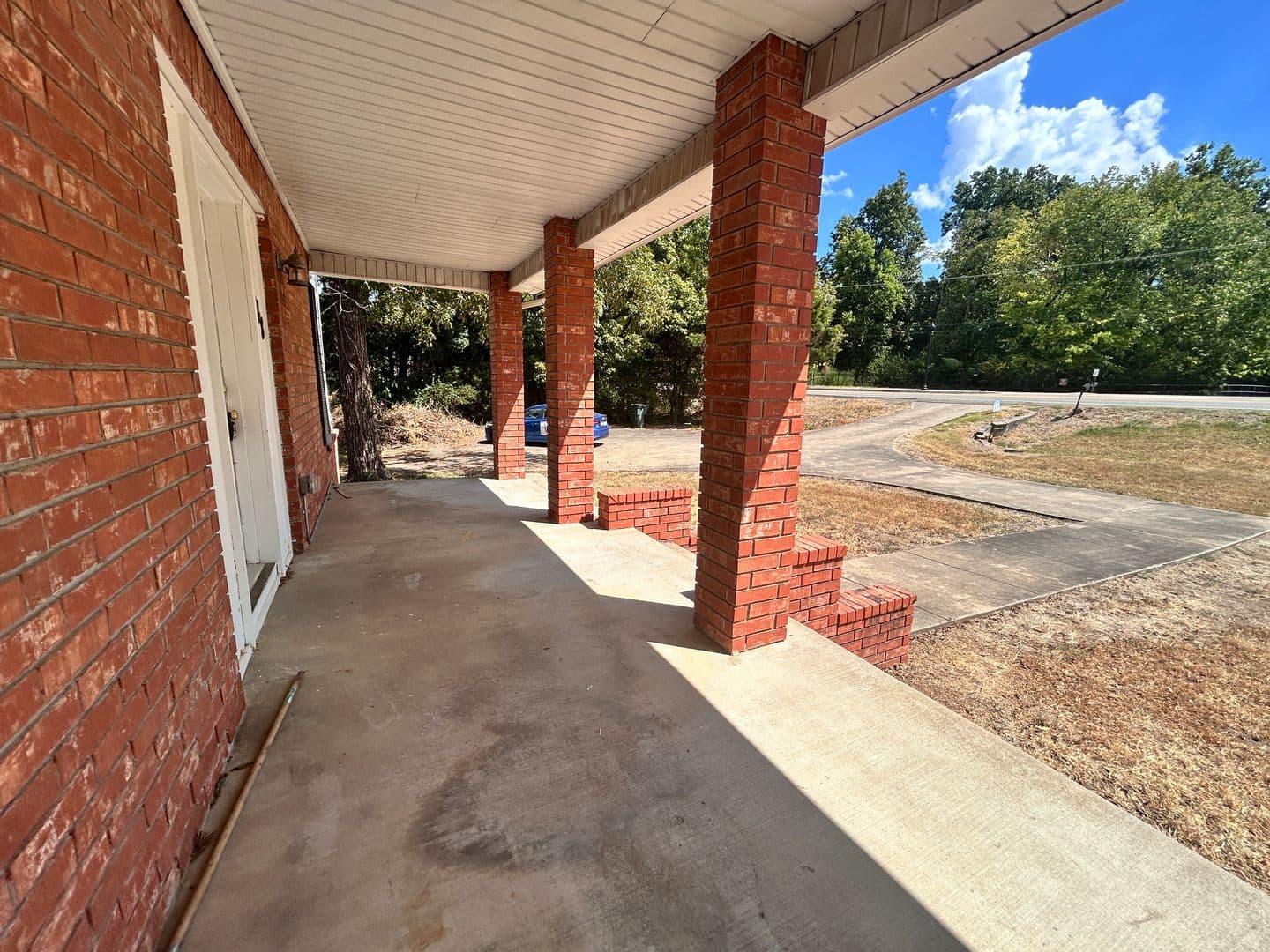 Fayetteville House: 1548 E Mission Blvd.