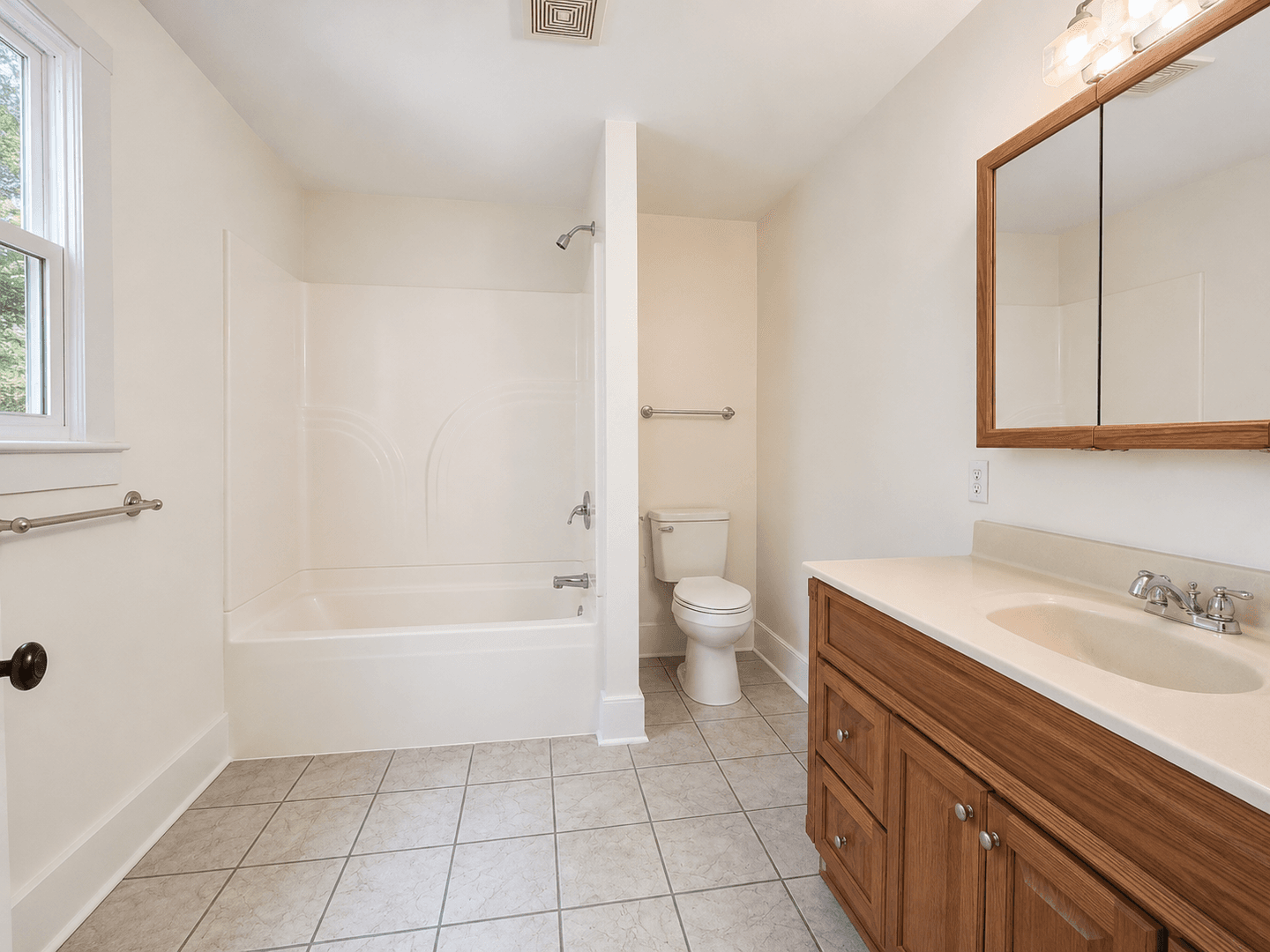 Fayetteville House: 1548 E Mission Blvd.