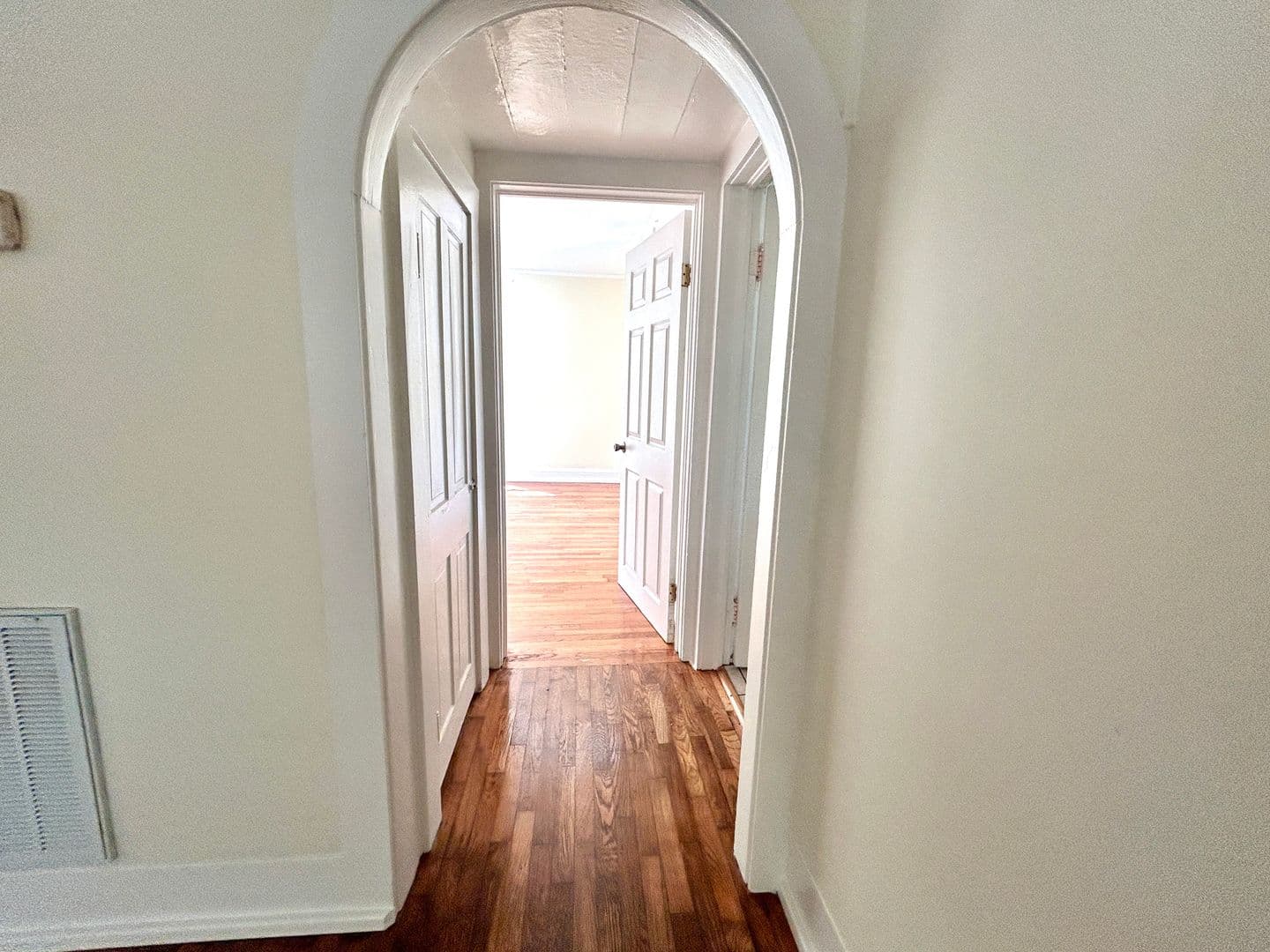 Fayetteville House: 1548 E Mission Blvd.