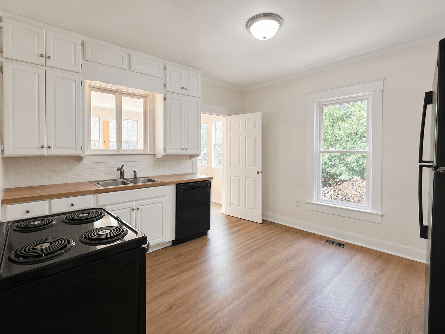 Fayetteville House: 1548 E Mission Blvd.