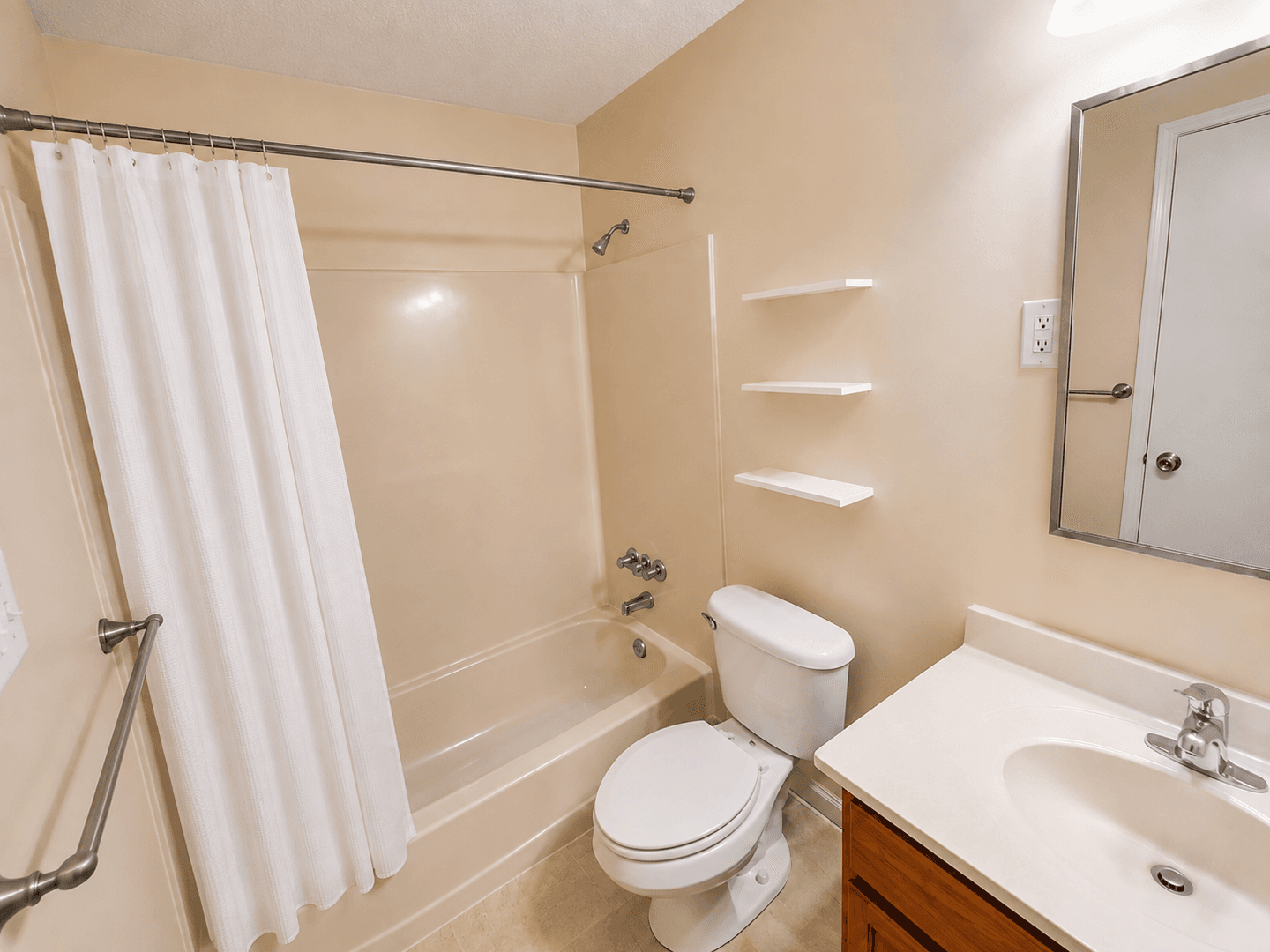 Louisville Apartment: 1517, 1521, 1525 S 3rd St.