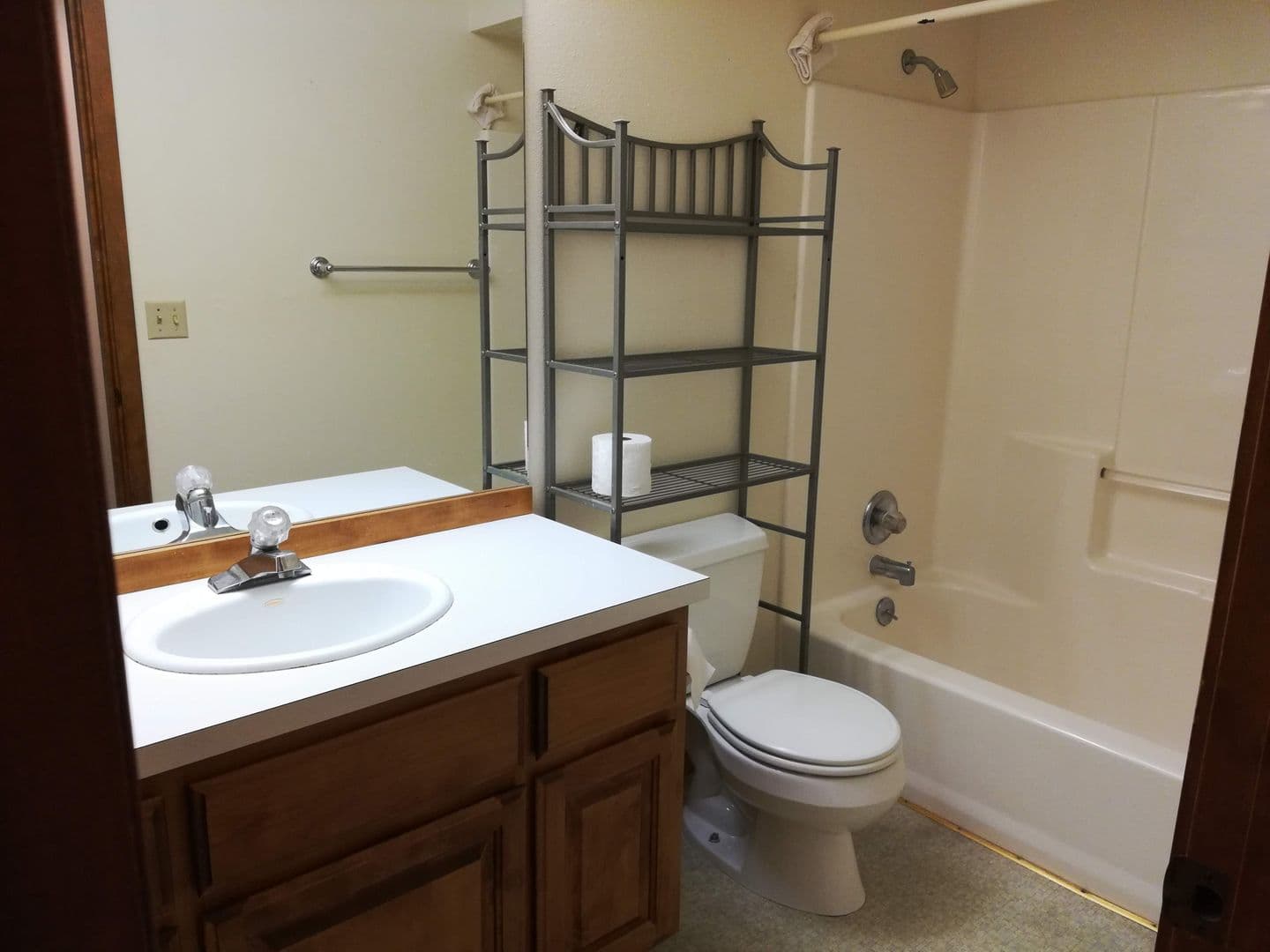Rockaway Beach Apartment: 17600 Ocean Blvd.