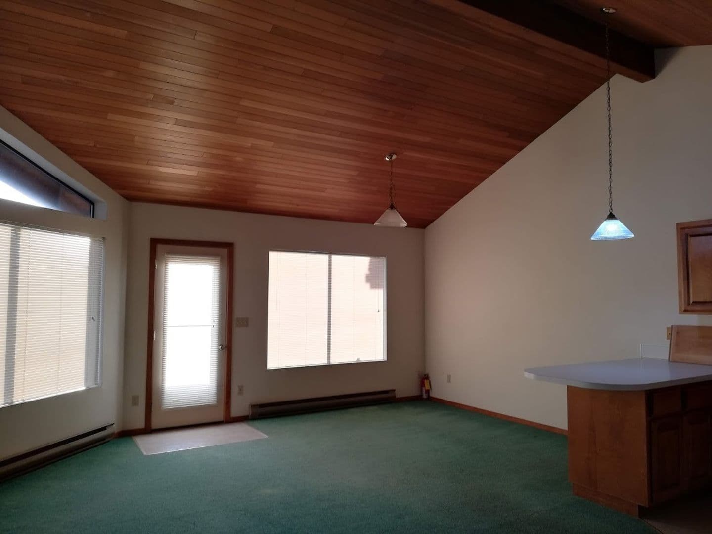 Rockaway Beach Apartment: 17600 Ocean Blvd.