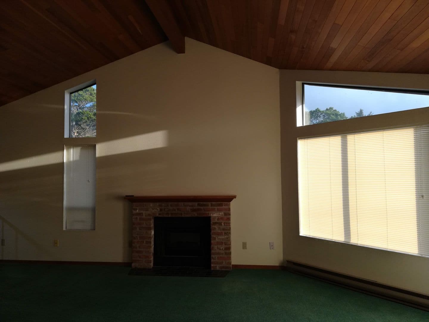 Rockaway Beach Apartment: 17600 Ocean Blvd.