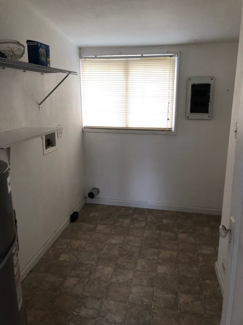 Deer Island Apartment: 64701 Columbia River Hwy