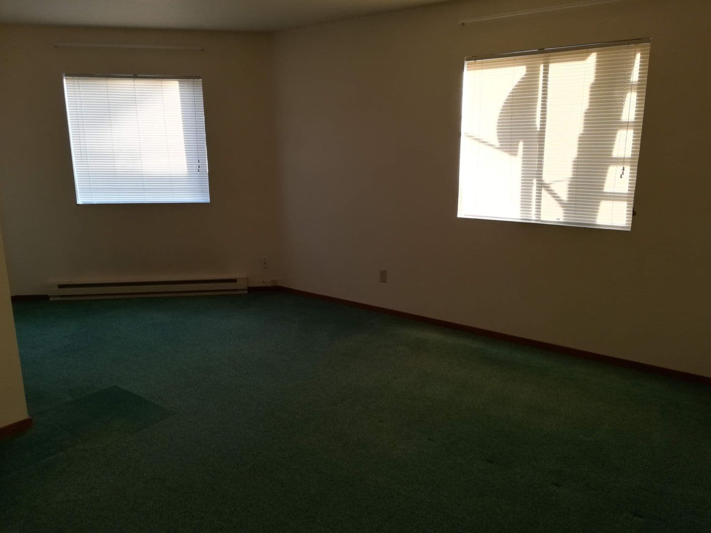 Rockaway Beach Apartment: 17600 Ocean Blvd.