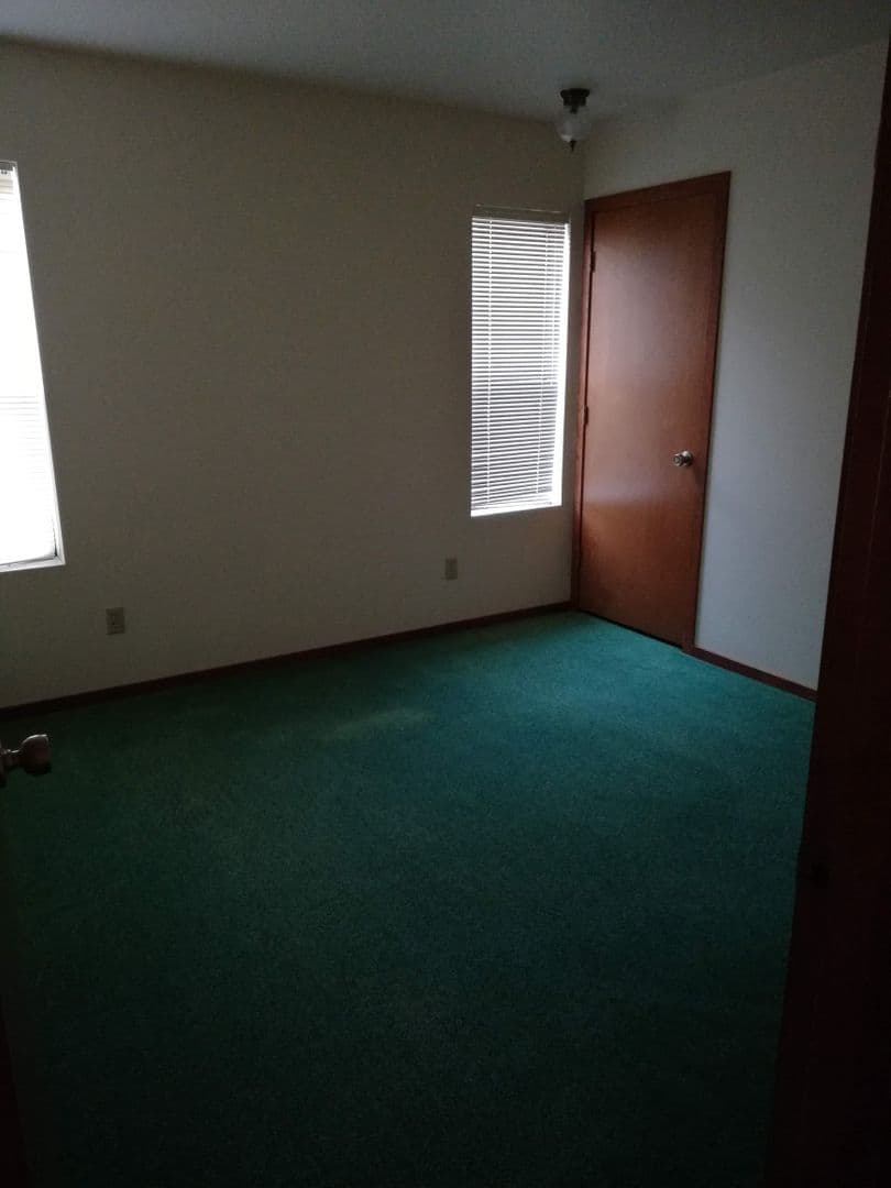 Rockaway Beach Apartment: 17600 Ocean Blvd.