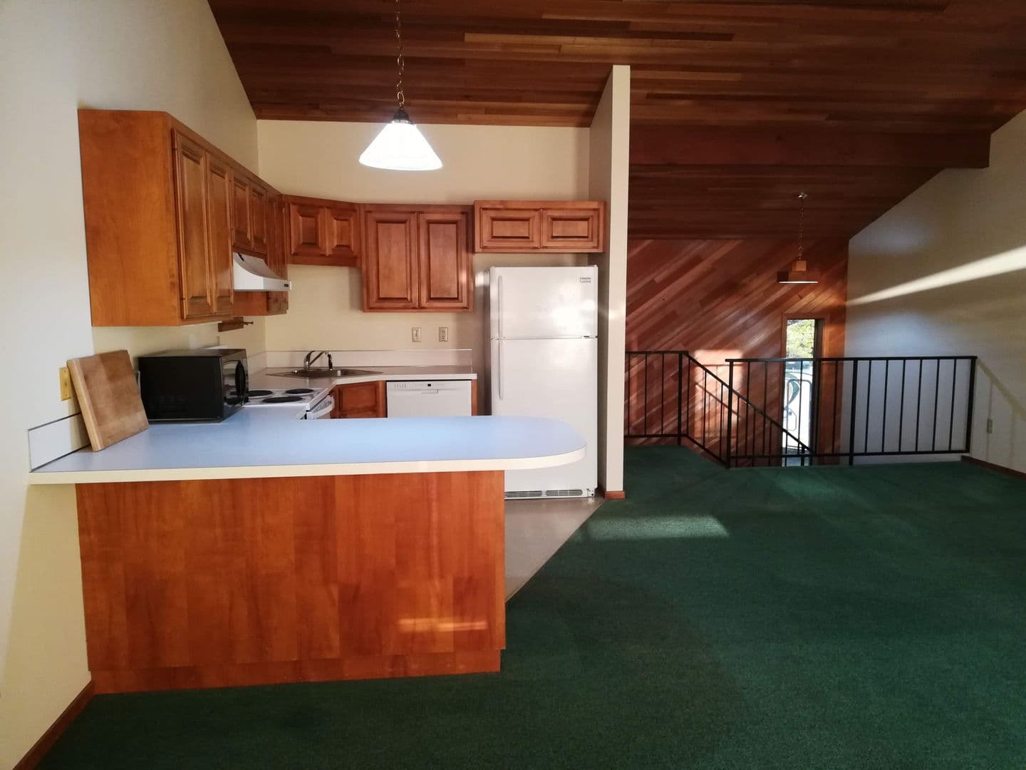 Rockaway Beach Apartment: 17600 Ocean Blvd.