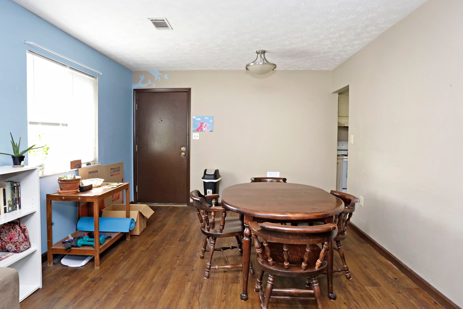Lexington Apartment: 145 Transcript Avenue