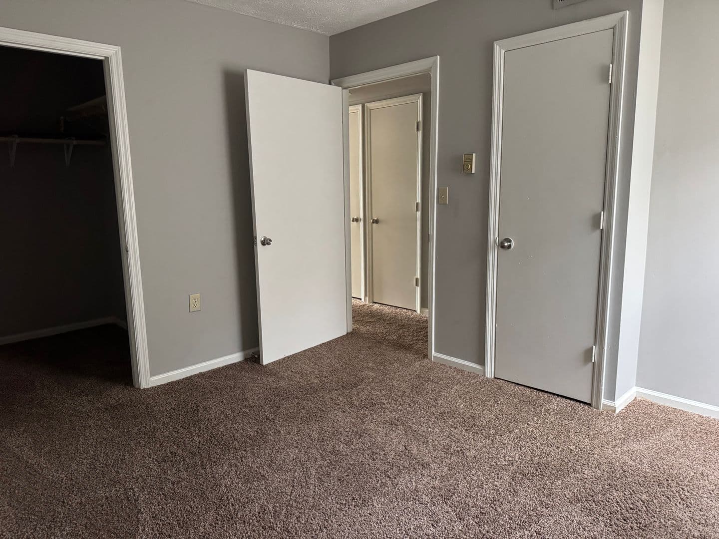 Winchester Apartment: 188 & 190 Westside Drive