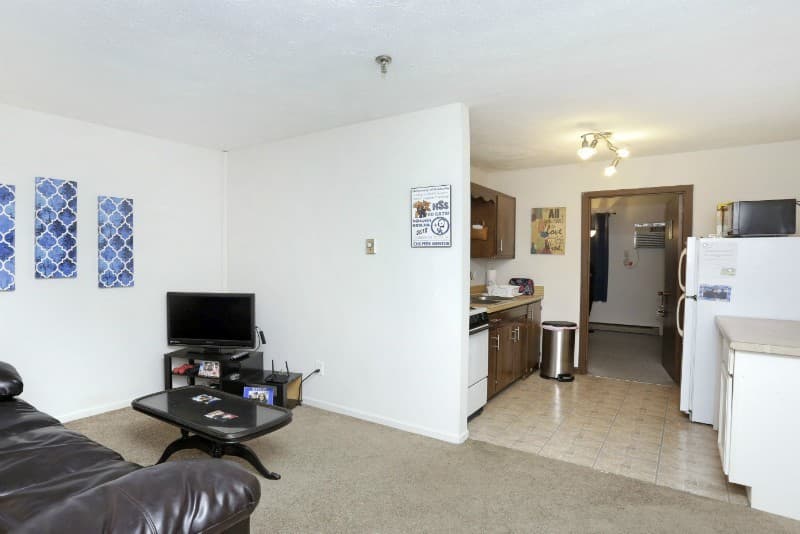 Lexington Apartment: 178 Leader Avenue