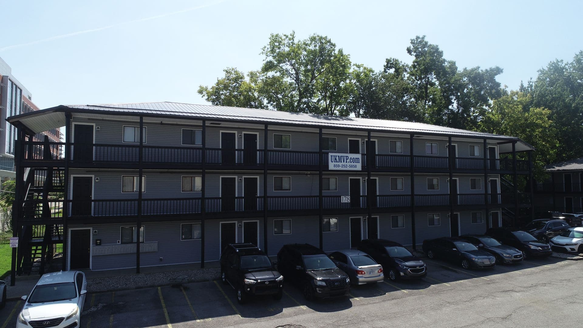 Lexington Apartment: 178 Leader Avenue