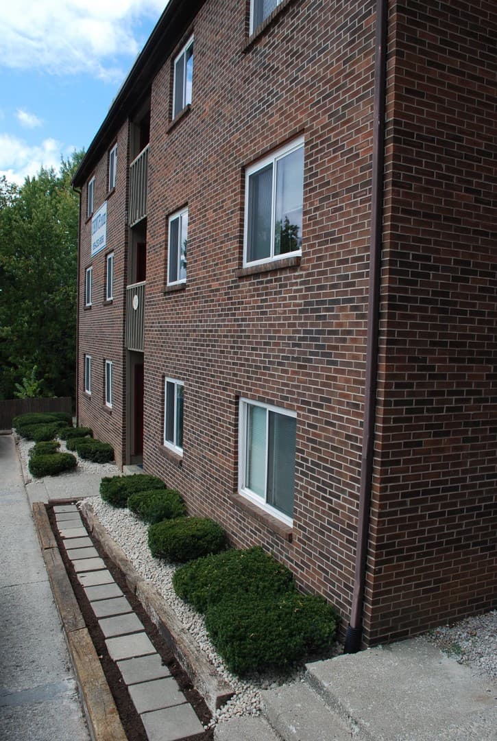 Lexington Apartment: 145 Transcript Avenue