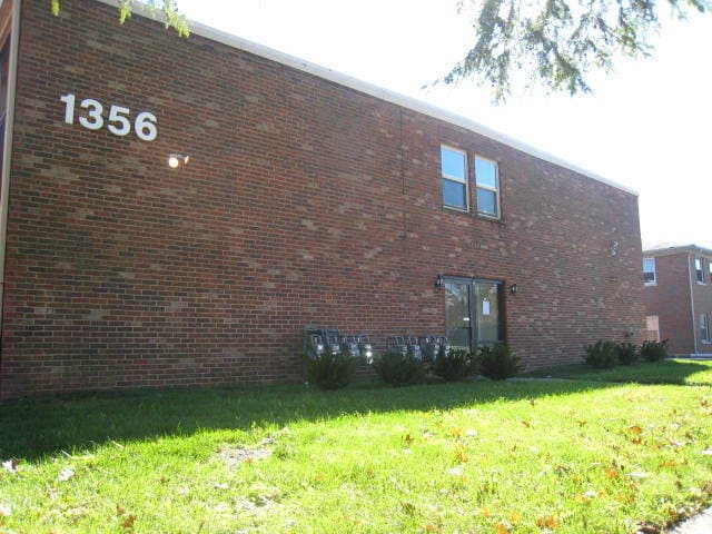 Lexington Apartment: 1356 Royalty Court