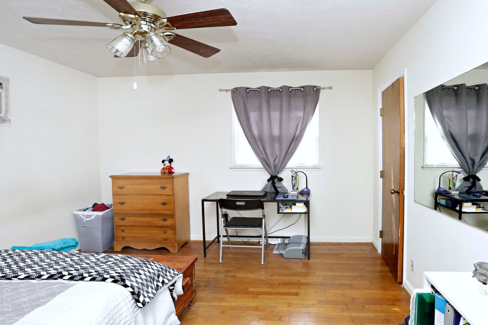 Lexington Apartment: 1348 Royalty Court