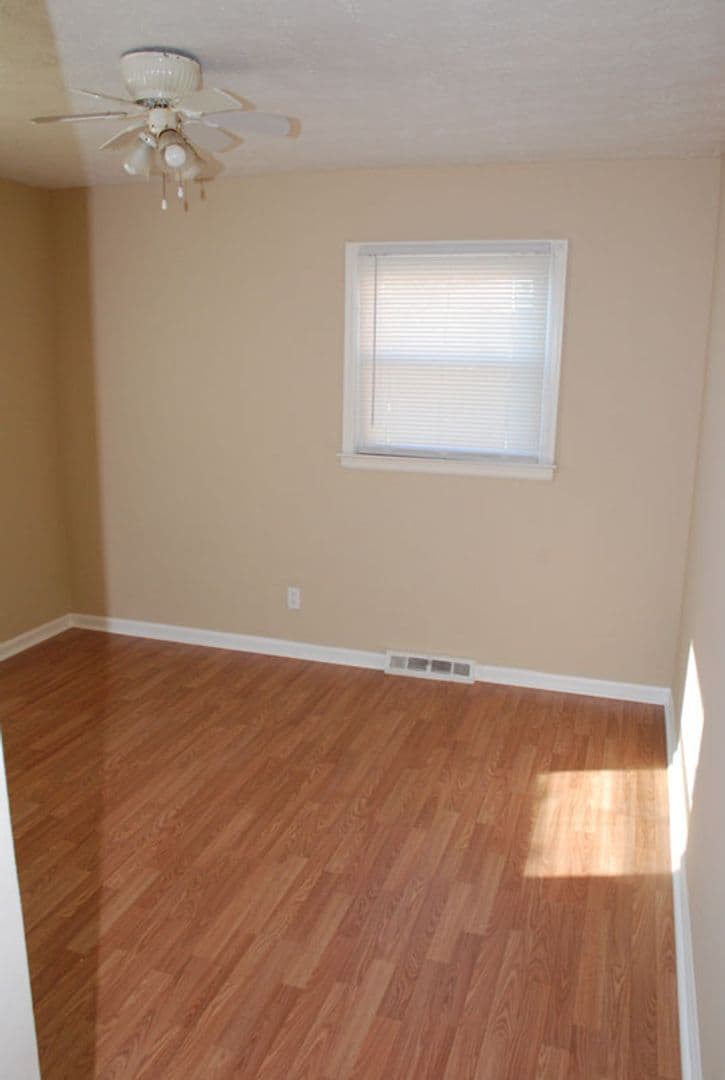 Lexington Apartment: 1344 Royalty Court