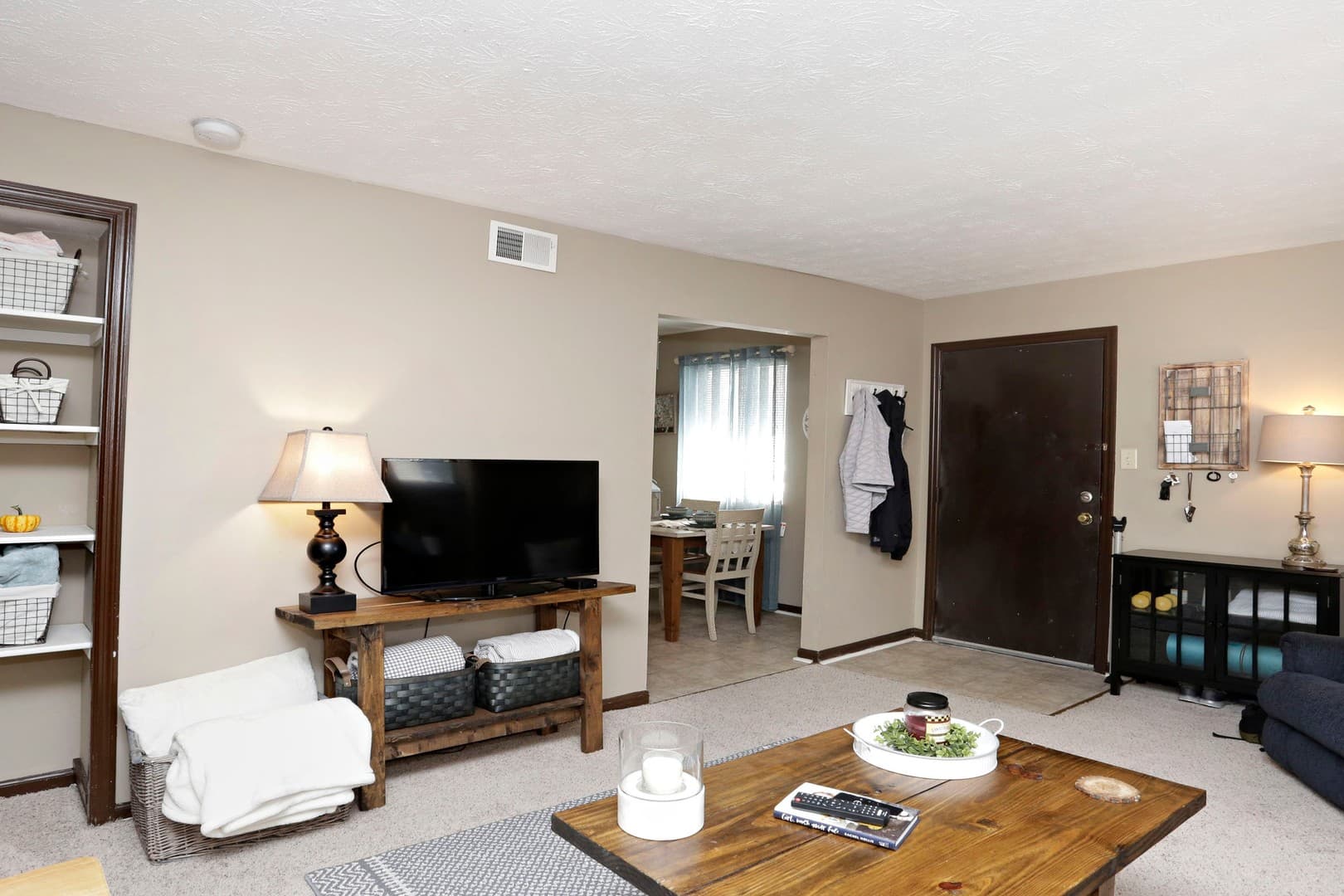 Lexington Apartment: 135 Transcript Avenue