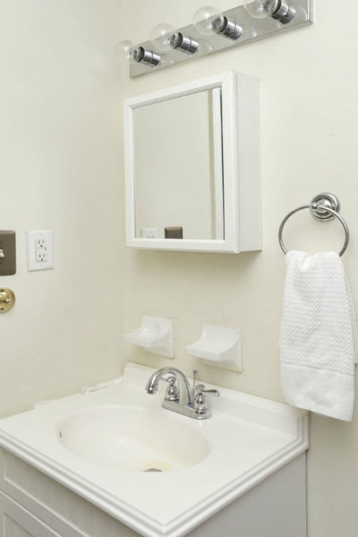 Lexington Apartment: 1341 Royalty Court