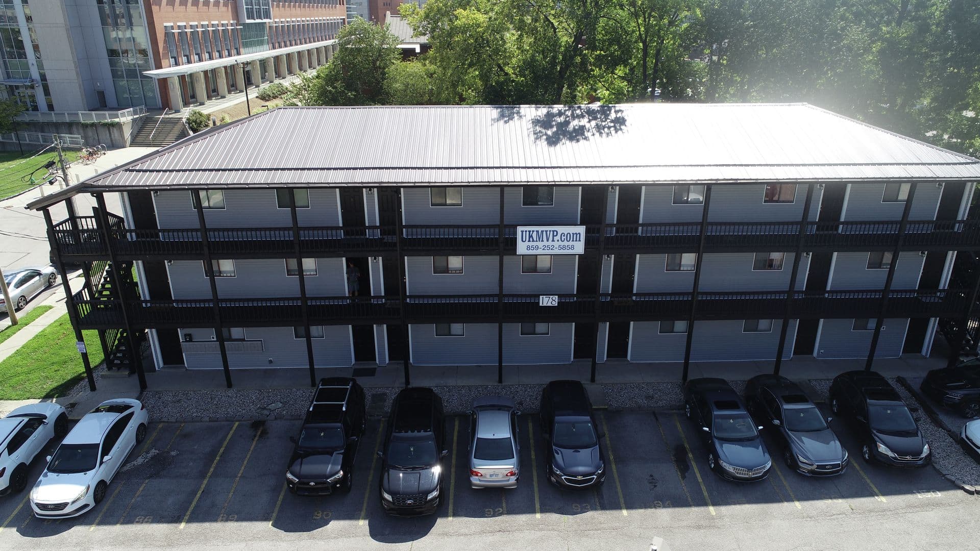 Lexington Apartment: 178 Leader Avenue