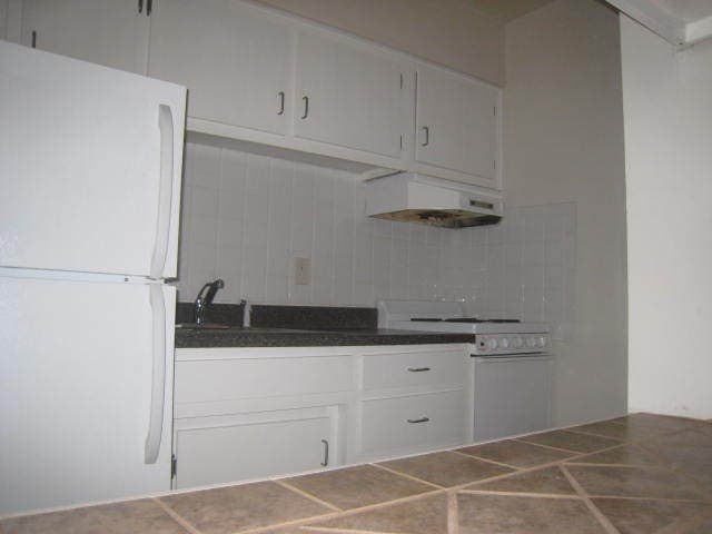 Lexington Apartment: 1356 Royalty Court