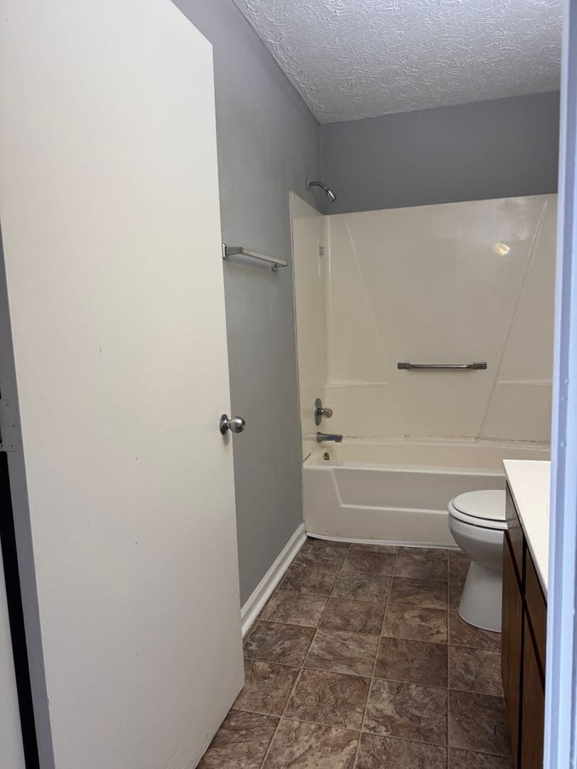 Winchester Apartment: 183 & 185 Westside Drive