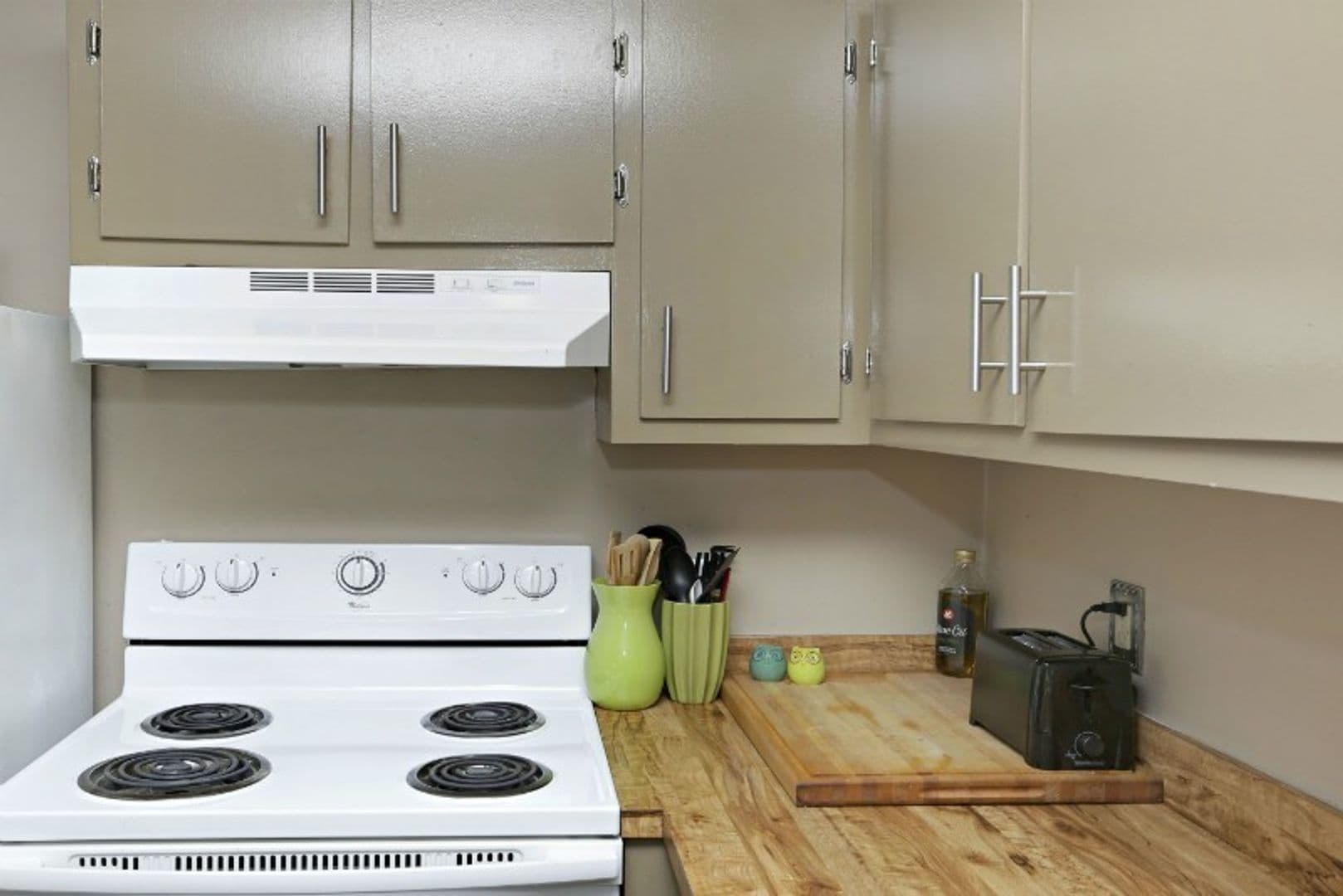 Lexington Apartment: 135 Transcript Avenue