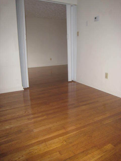 Lexington Apartment: 1356 Royalty Court
