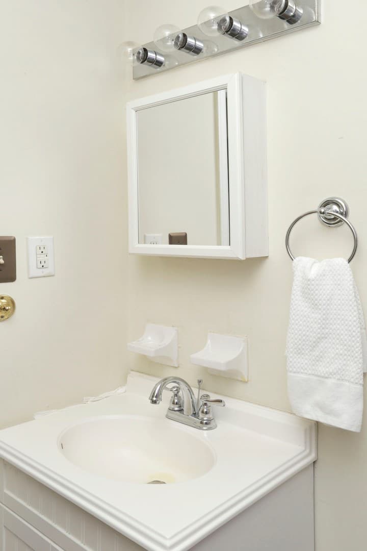 Lexington Apartment: 1340 Royalty Court