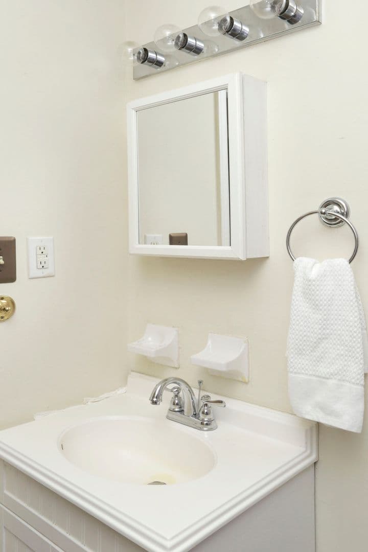 Lexington Apartment: 1344 Royalty Court
