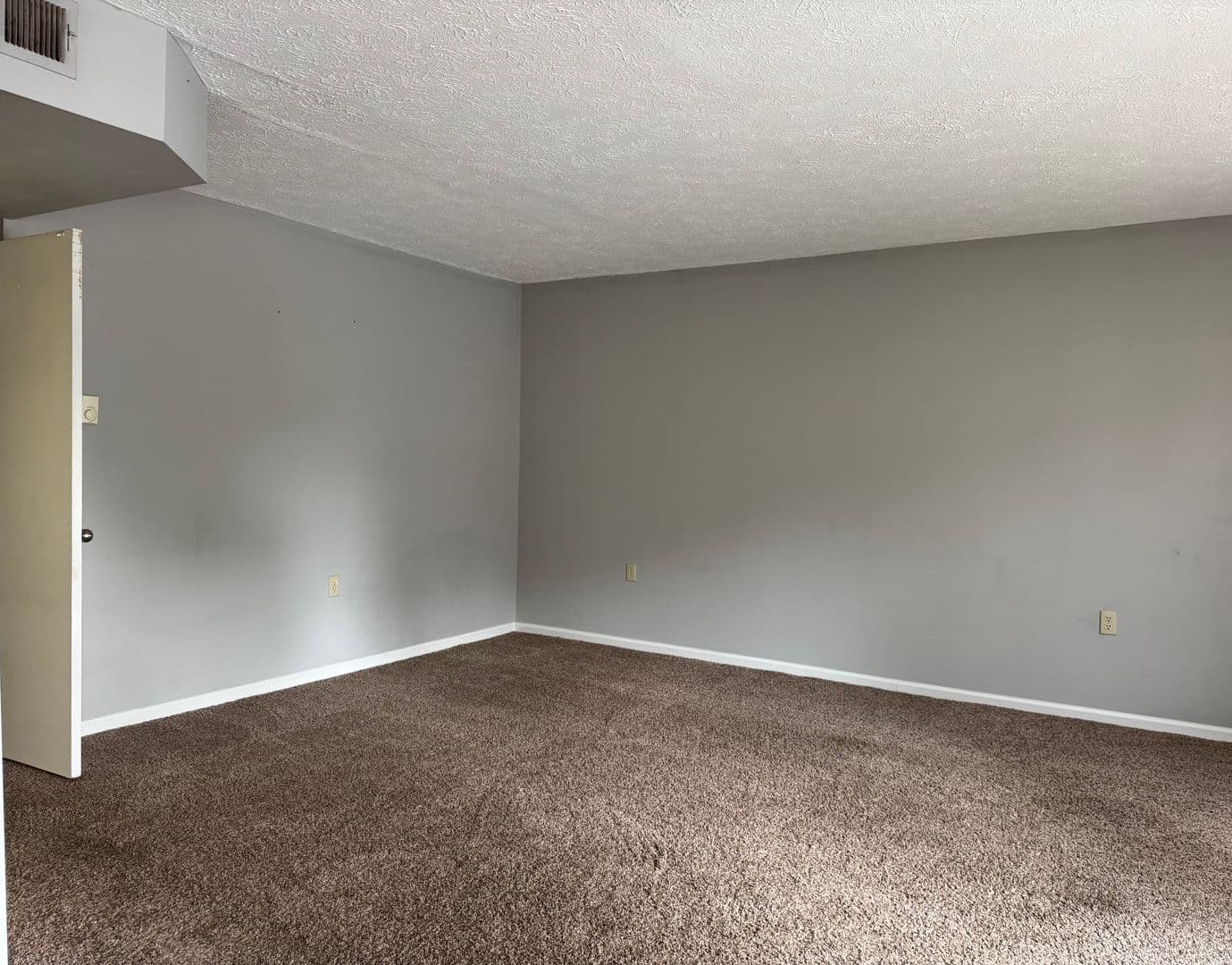 Winchester Apartment: 183 & 185 Westside Drive