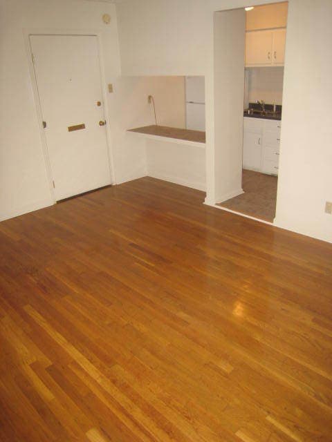 Lexington Apartment: 1356 Royalty Court
