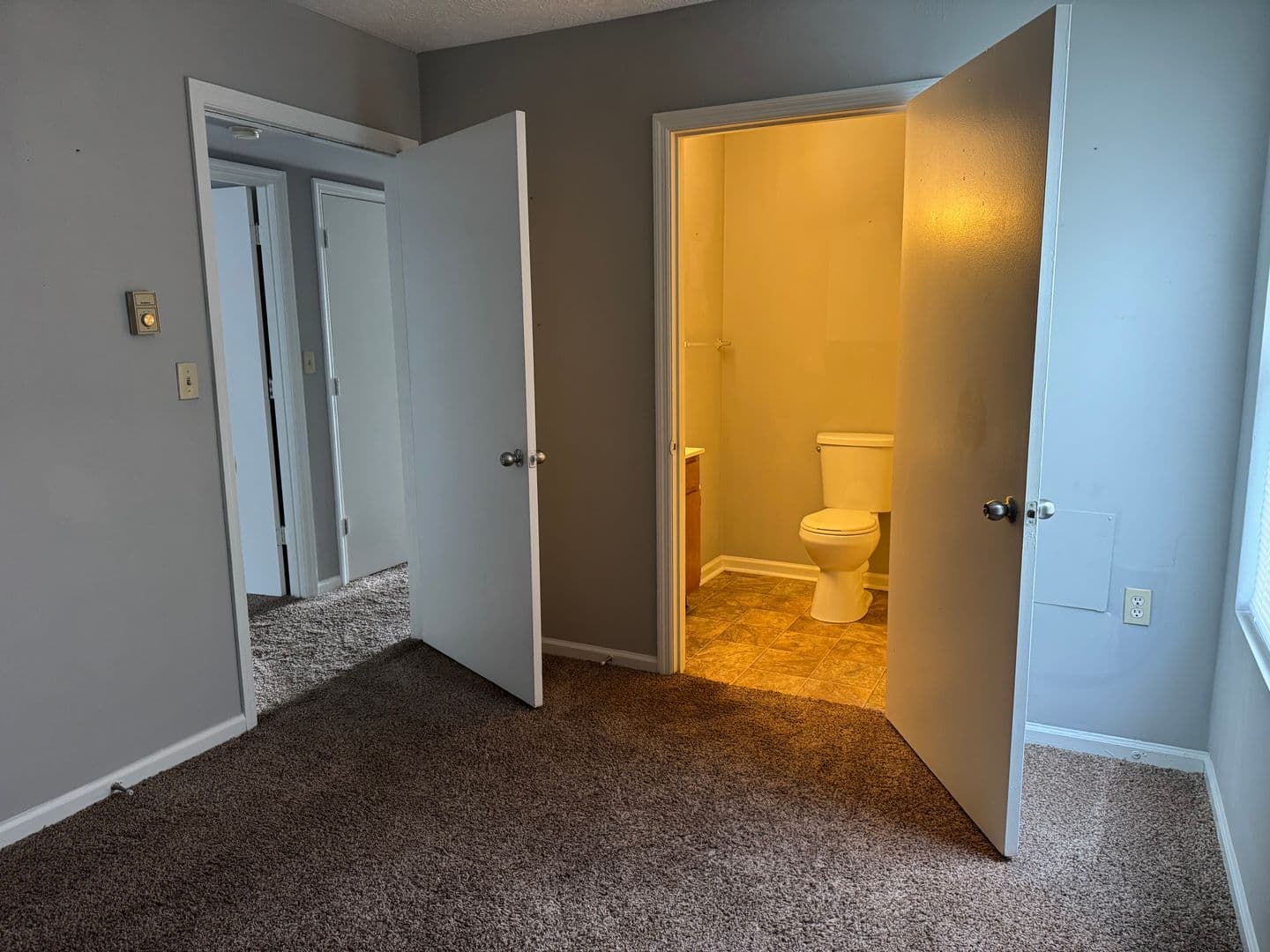 Winchester Apartment: 163 & 165 Westside Drive